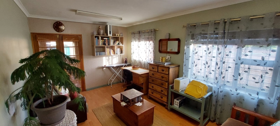 5 Bedroom Property for Sale in Wavecrest Eastern Cape